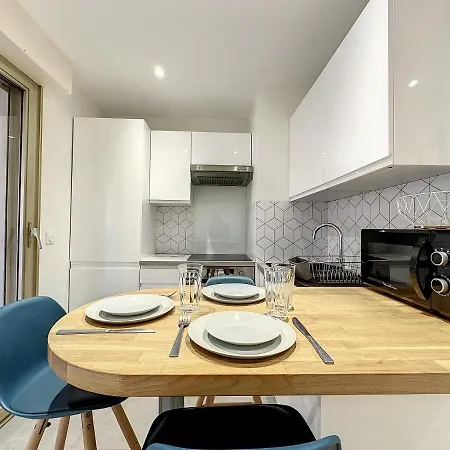 Apartment De Jonathan - Refait A Neuf - A 200m Juan-les-Pins